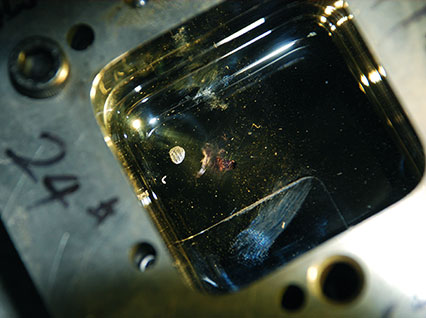 <a href='http://m.27jiajiao.cn/product/3.htm' class='text_a'>模具激光焊機(jī)</a>修復(fù)鏡面模具效果